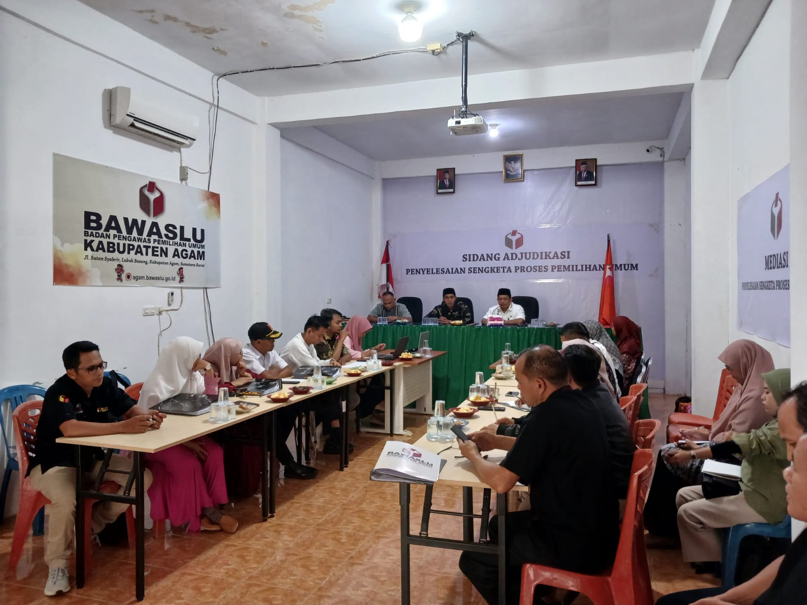 Tingkatkan Kualitas Laporan Pertanggungjawaban Panwascam, Bawaslu Agam Laksanakan Rapat Monitoring dan Evaluasi