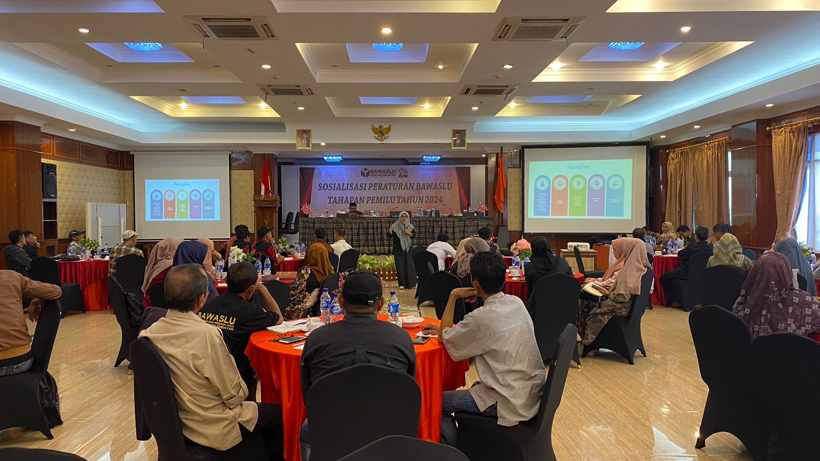 Tingkatkan Kapasitas Pengawas adhoc, Bawaslu Agam Sosialisasikan Produk Hukum Tahapan Pemilu 2024 