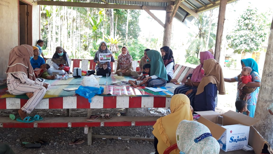 Bawaslu Kabupaten Agam lakukan Sosialisasi Tolak Politik Uang dan Pendidikan Pemilih bersama Posyandu Ibu dan Anak