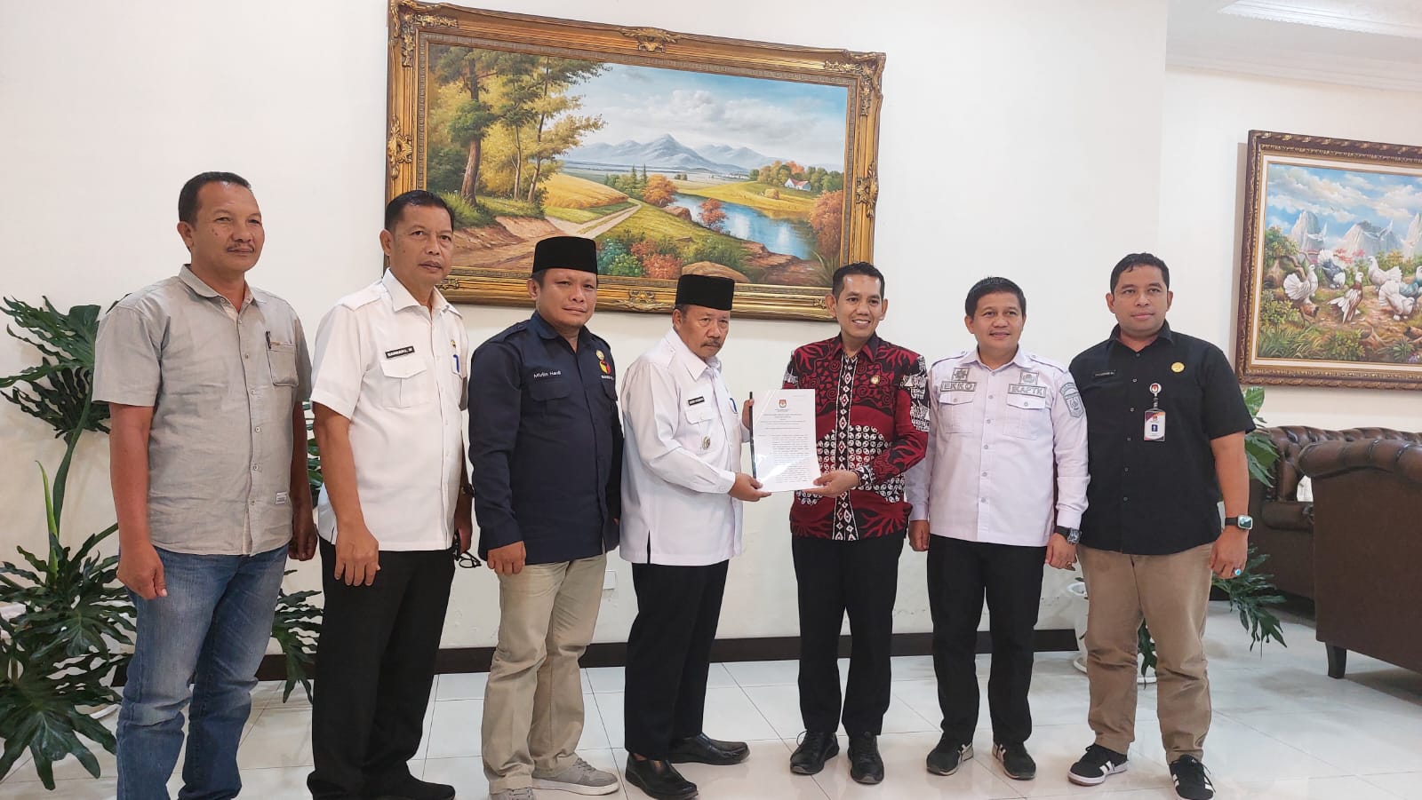 Bawaslu Agam Awasi Penyampaian Surat Usulan Calon Terpilih Anggota DPRD Kabupaten Agam