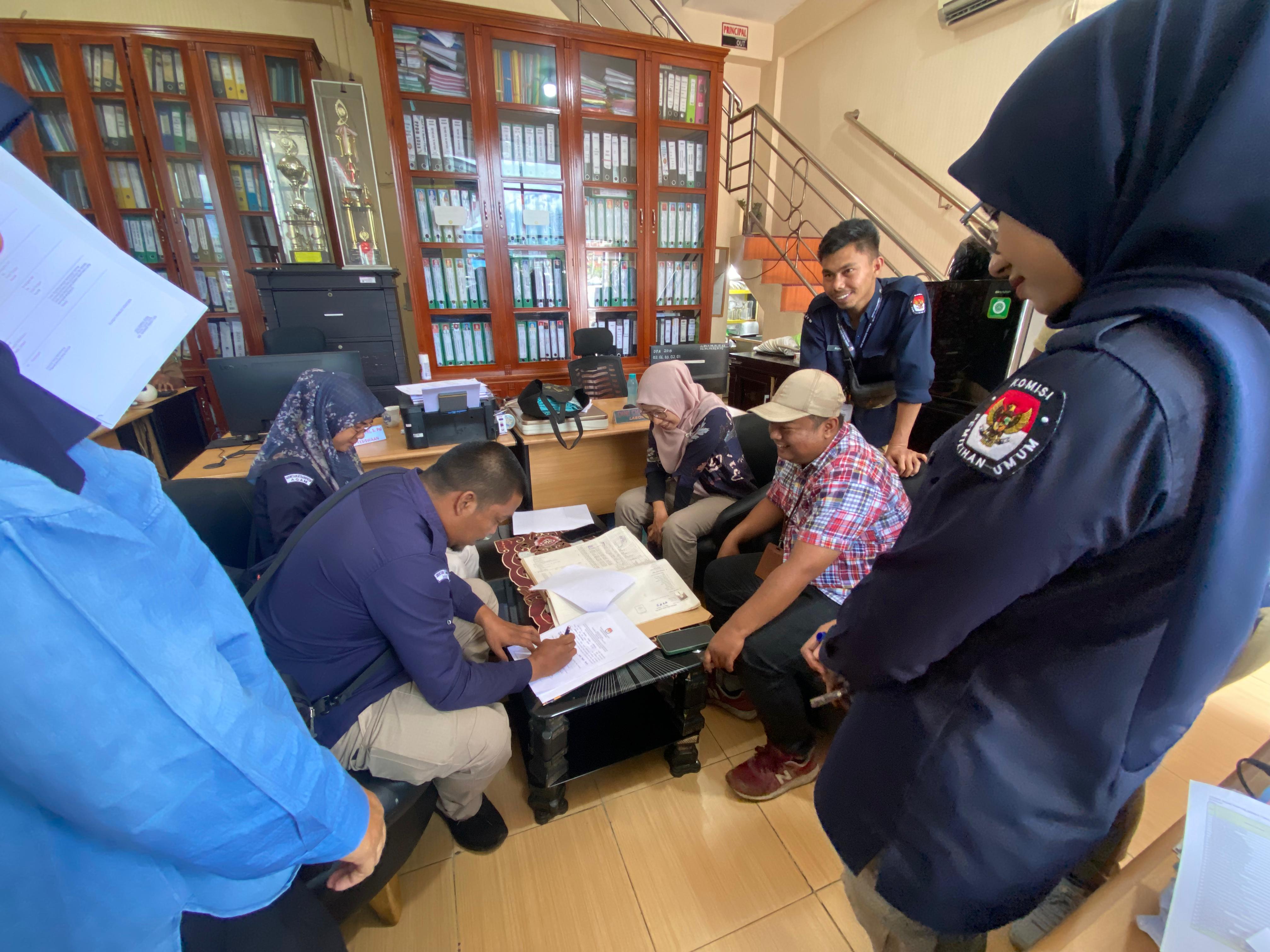 Bawaslu Agam Kembali Lakukan Pengawasan Klarifikasi Dokumen Administrasi Pendaftaran Pasangan Calon