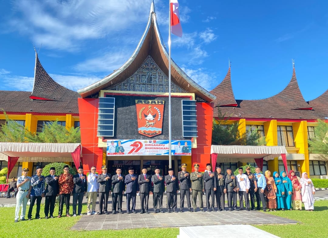 Bawaslu Kabupaten Agam Hadiri Upacara Peringatan HUT Bhayangkara ke-79
