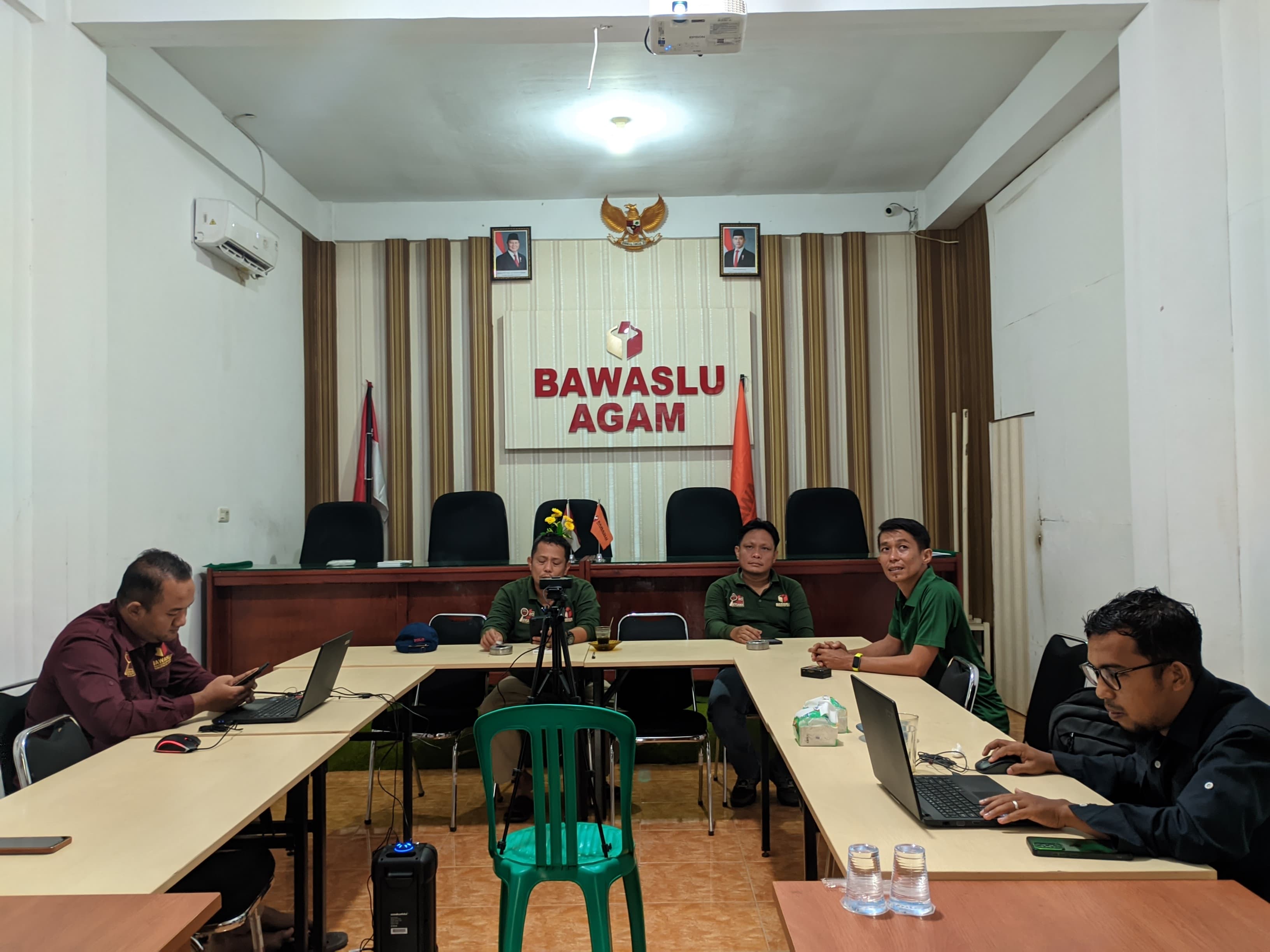 Bawaslu Agam Ikuti Previu Progress Pengisian Monev Keterbukaan Informasi Publik Tahun 2025