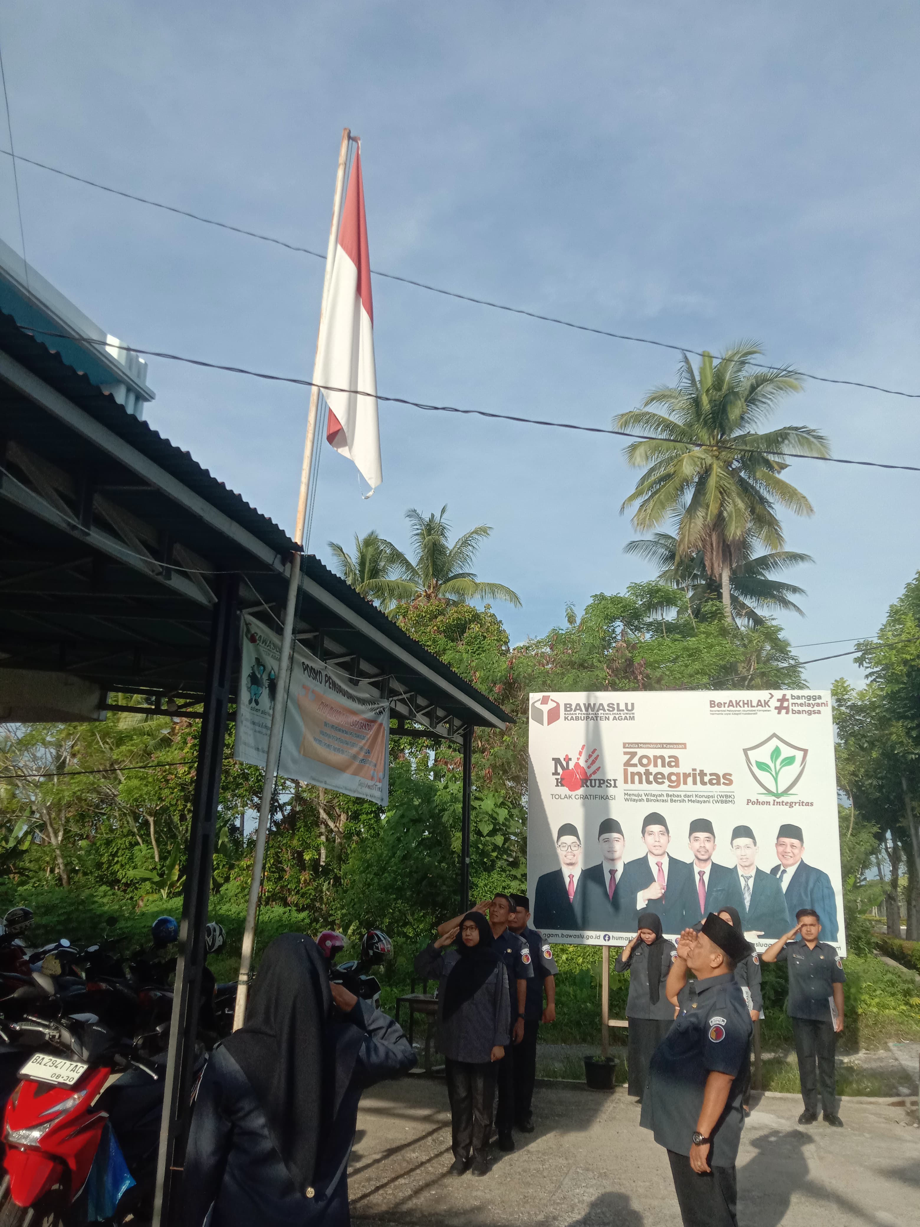 Apel Pagi, Kepala Sekretariat Bawaslu Agam Tekankan Kekompakan dan Disiplin Diri