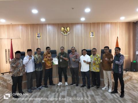 Bawaslu Agam Serahkan Laporan Layanan Informasi Publik