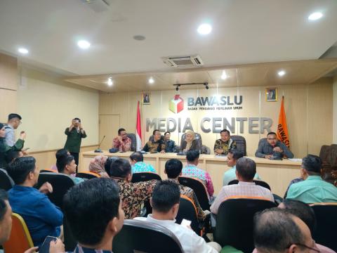 Tenaga Ahli Bawaslu RI, Aprianti Marwah sedang berbicara