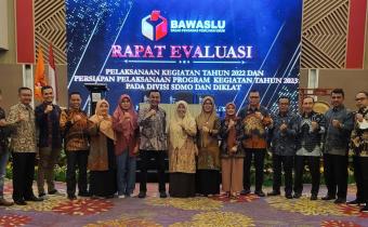 Bawaslu Agam Ikuti Rapat Evaluasi Pelaksanaan Kegiatan Tahun 2022 dan Persiapan Pelaksanaan Program Kegiatan Tahun 2023 Divisi SDMOD