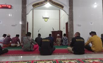 Bersama Jamaah Mesjid Al Muasyarah, Malalak Barat, Bawaslu Agam Lakukan Patroli Kawal Hak Pilih