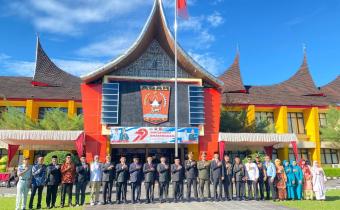 Bawaslu Kabupaten Agam Hadiri Upacara Peringatan HUT Bhayangkara ke-79